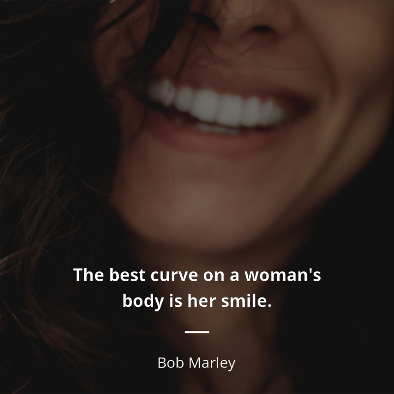 Bob Marley cytat: “The best curve on a woman's body is her smile. ”
