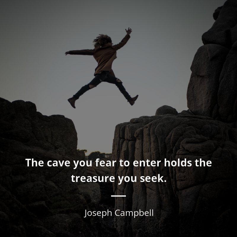 Joseph Campbell cytat: “The cave you fear to enter holds the treasure you seek.”